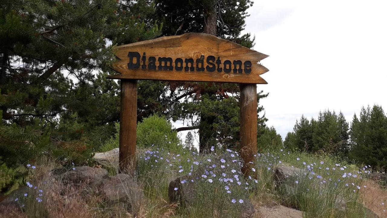 Diamondstone Guest Lodges La Pine Exterior photo