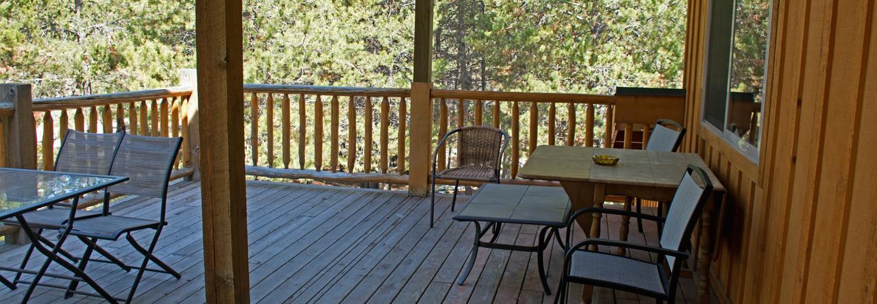 Diamondstone Guest Lodges La Pine Exterior photo