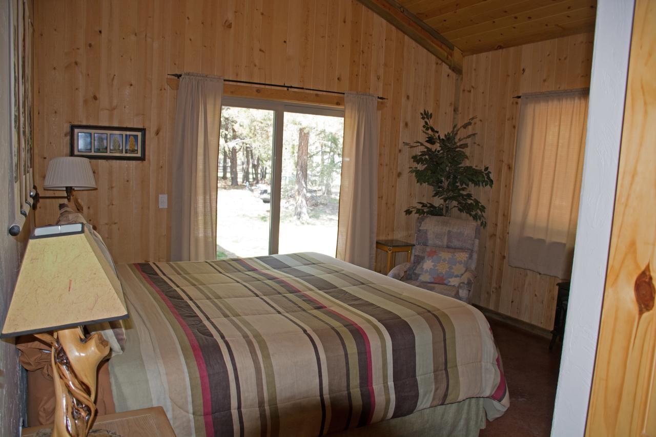 Diamondstone Guest Lodges La Pine Exterior photo