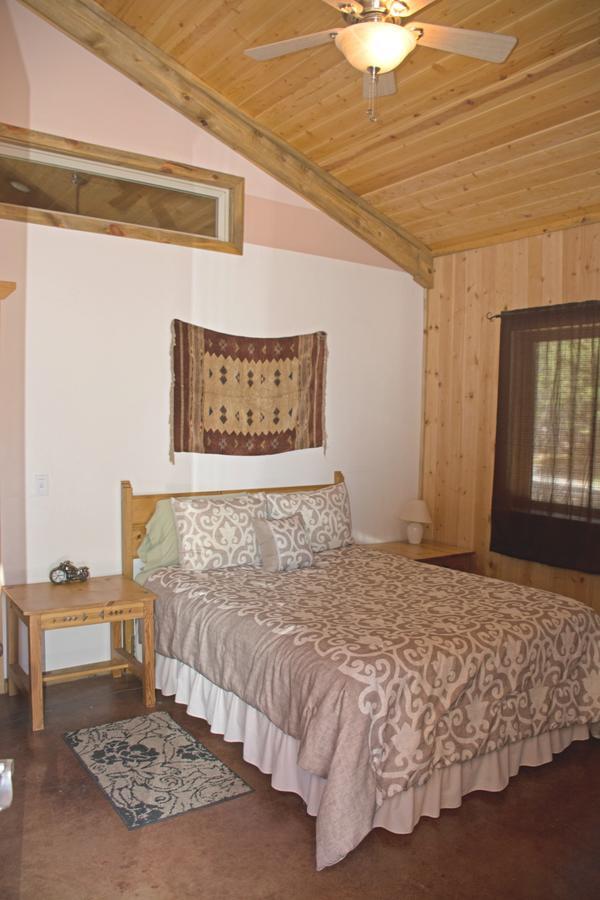 Diamondstone Guest Lodges La Pine Exterior photo