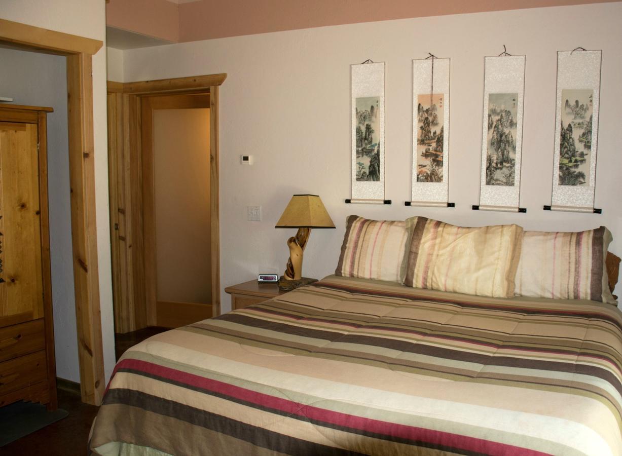 Diamondstone Guest Lodges La Pine Exterior photo