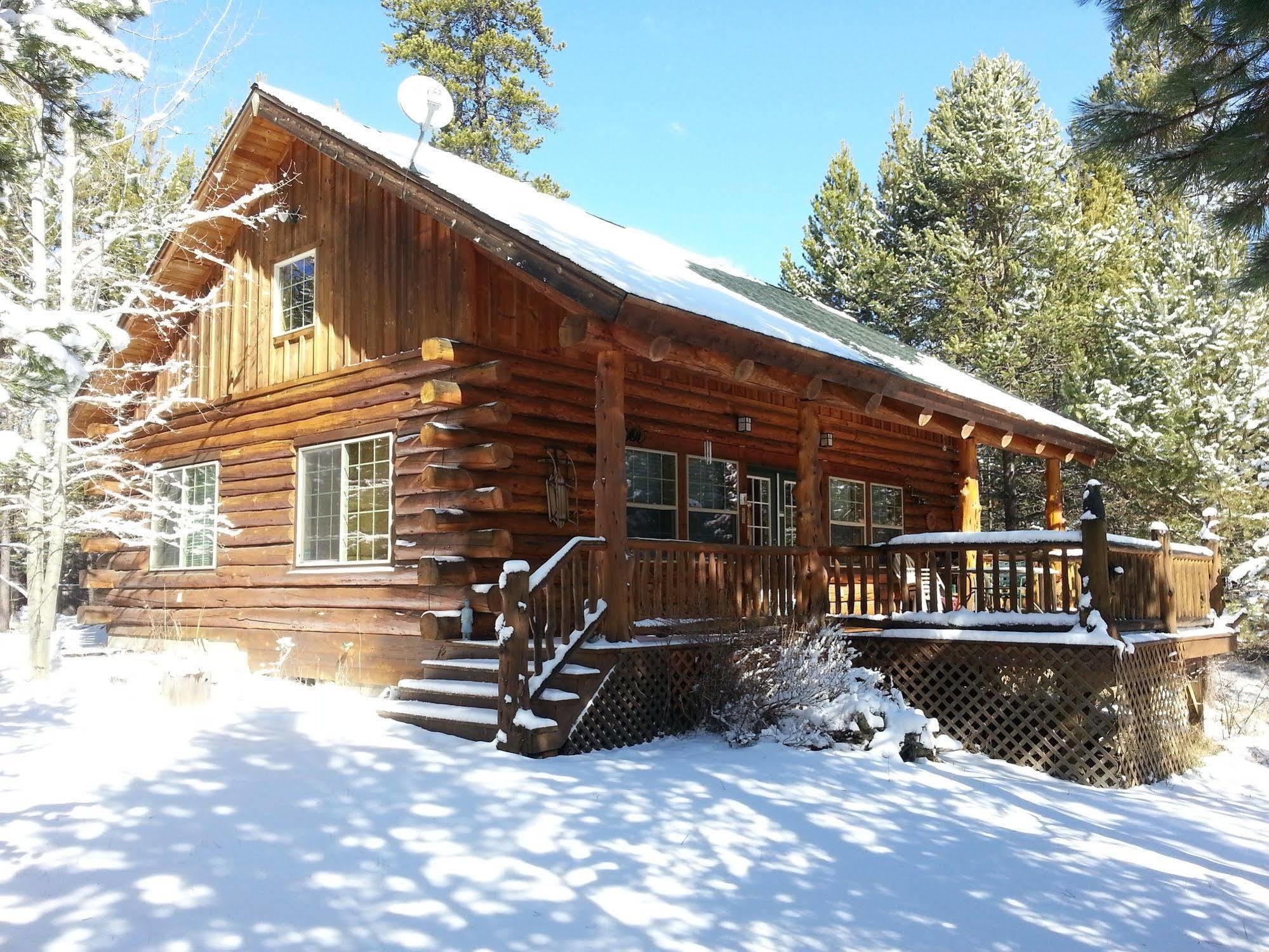 Diamondstone Guest Lodges La Pine Exterior photo