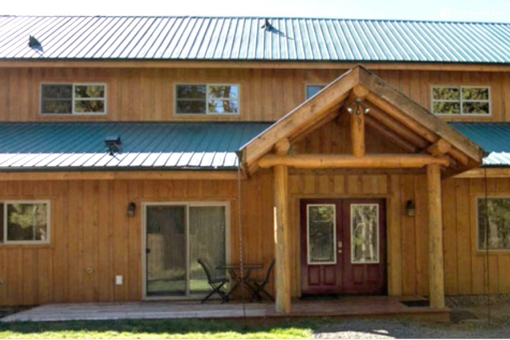 Diamondstone Guest Lodges La Pine Exterior photo