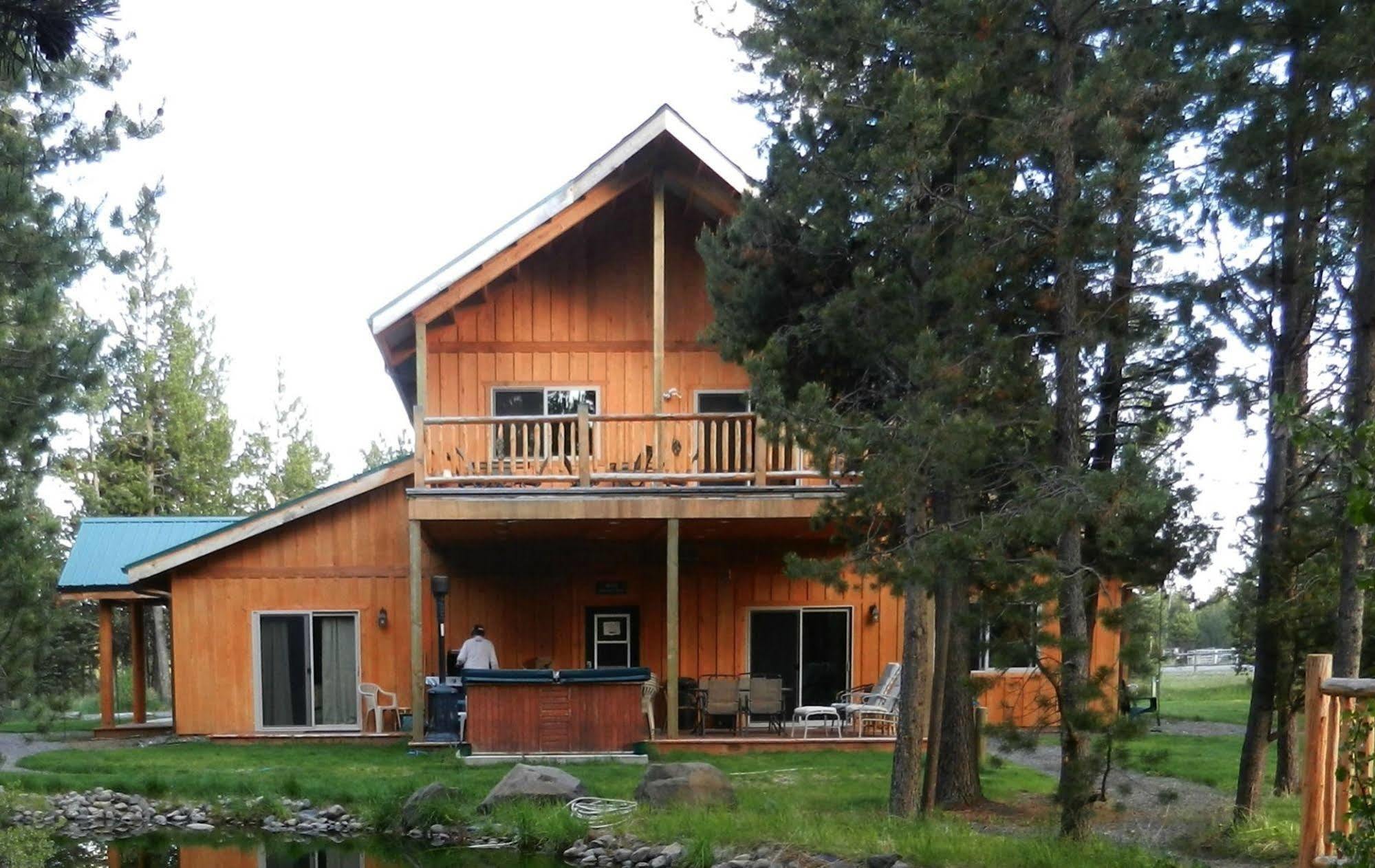 Diamondstone Guest Lodges La Pine Exterior photo