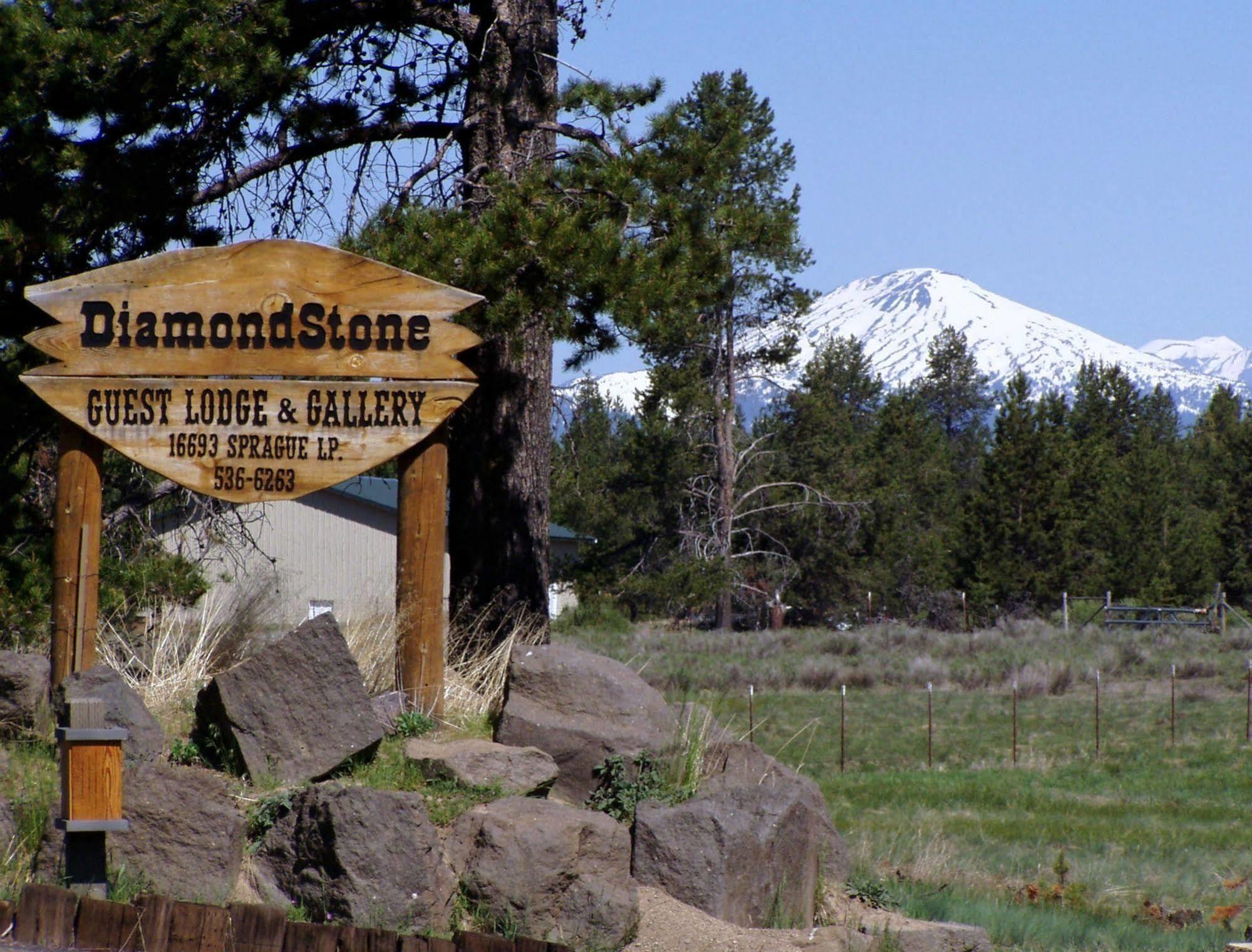 Diamondstone Guest Lodges La Pine Exterior photo