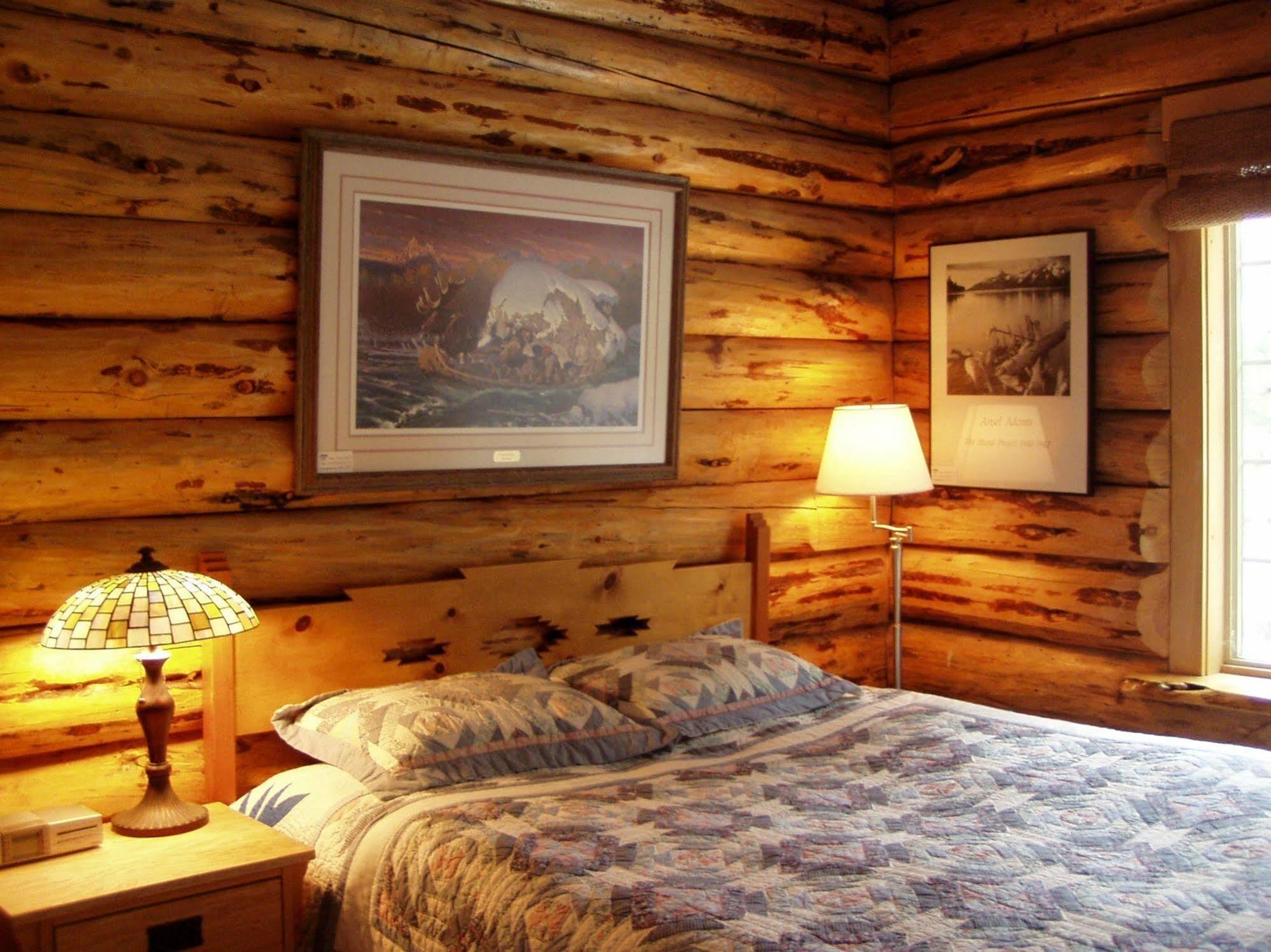 Diamondstone Guest Lodges La Pine Exterior photo